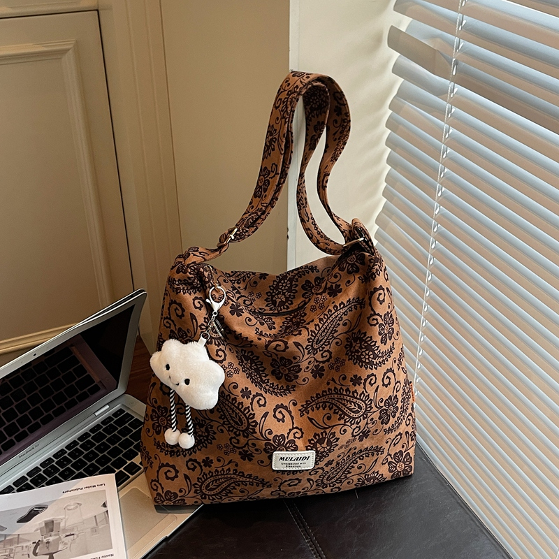 Leisure minimalist shoulder bag 2025 new women's niche design fashionable daily work commuting versatile durable multi-functional lightweight han