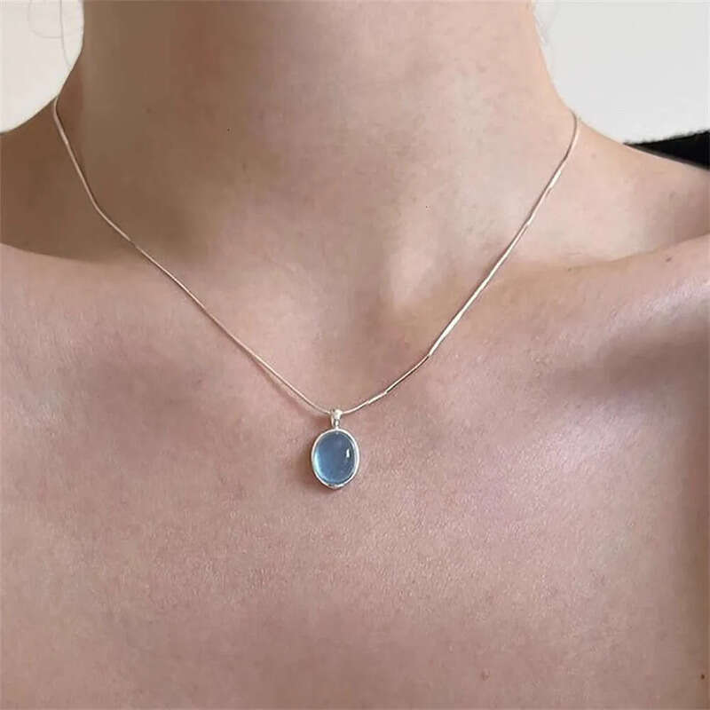 New fashion designer necklace for women, not fading, niche, high-end, light collarbone chain