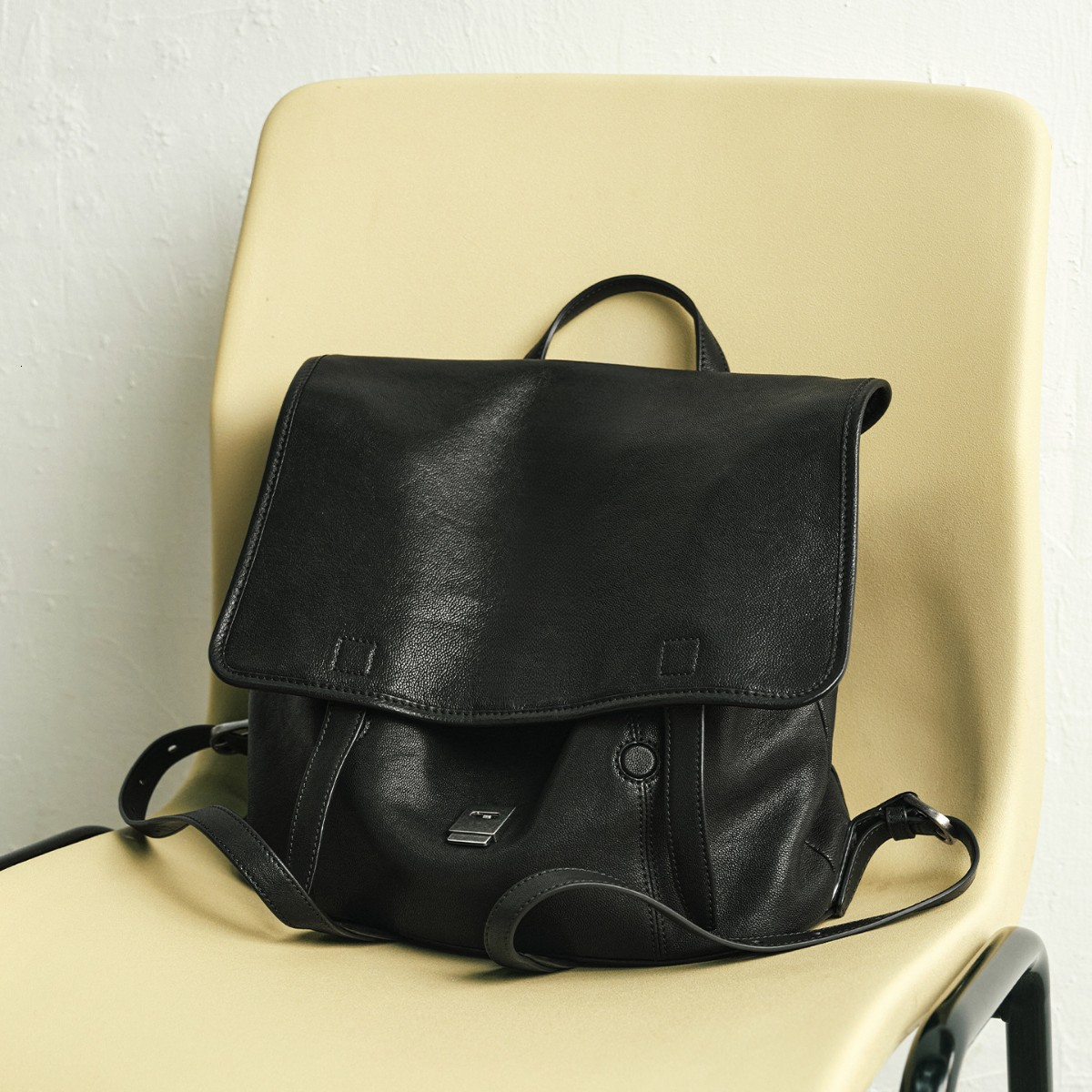 2025 New Designer Crossbody Bag Fashion Large Capacity Commuter Leisure Backpack