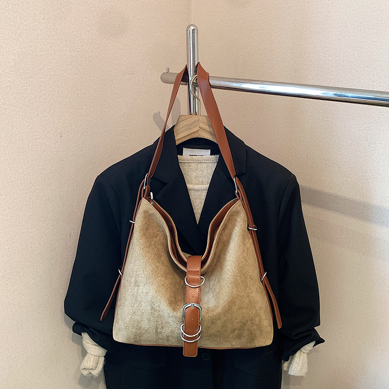 2025 casual women's simple shoulder bag new sports niche design fashionable daily work commuting versatile durable women's multifunctional h