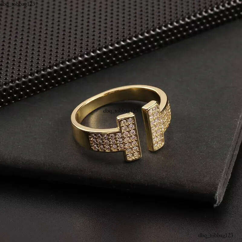 Hot Fashion Europe Gold Plated Brass Copper Alloy Crystal Zircon Openwork Finger Rings for Women Girls