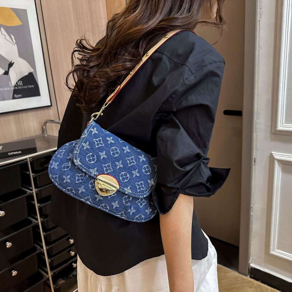 New Womens Designer Bags Denim Fabric Vintage Underarm Large Capacity Lock Buckle Single Shoulder Crossbody Fashion Women's Bag