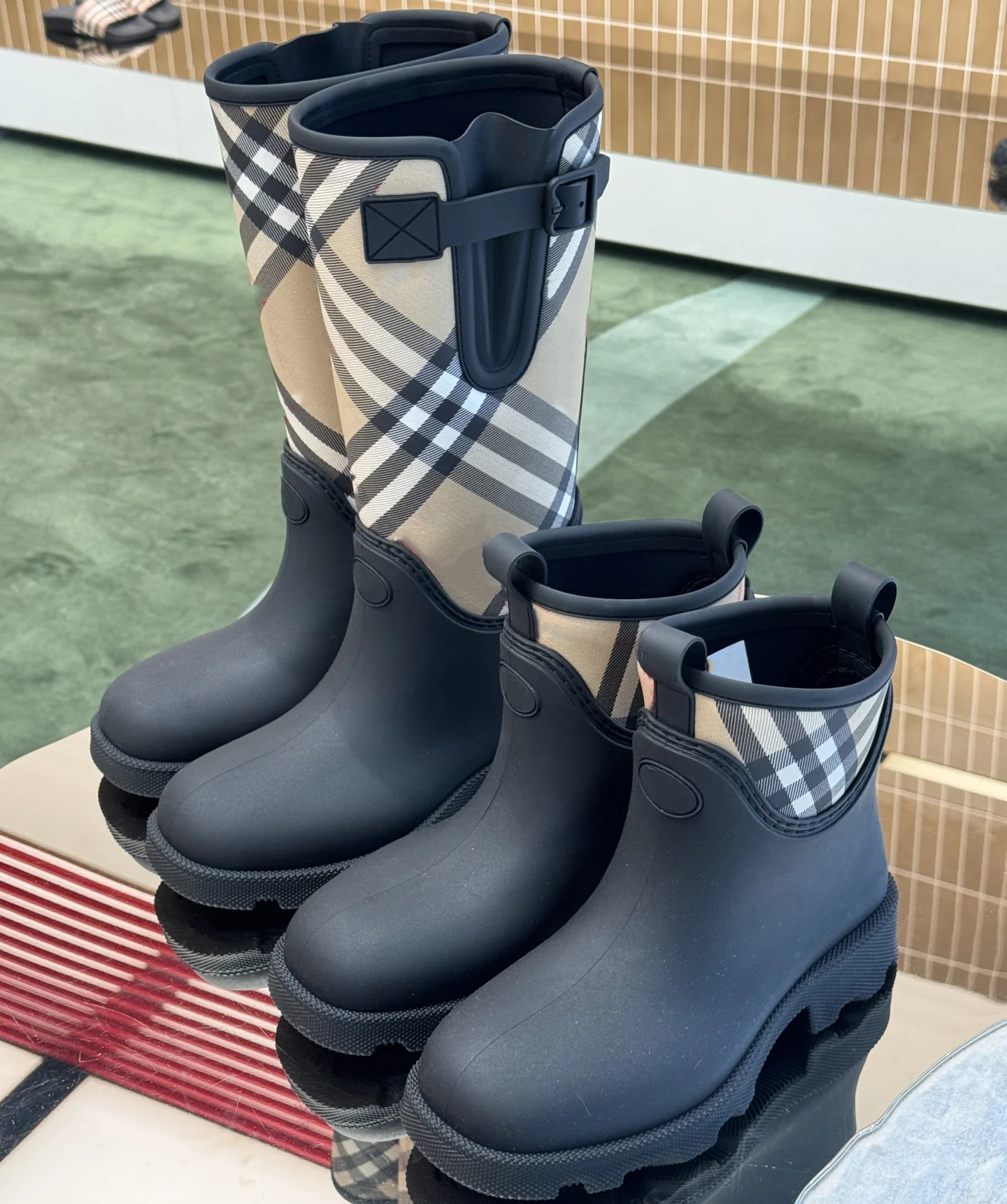 Rain boots Rubber Fashion Designer Boots De Mujer Slip On Platform Shoe Mid-calf Retro Personality Boots Femame Spring Autumn Martensboots Ankle boots