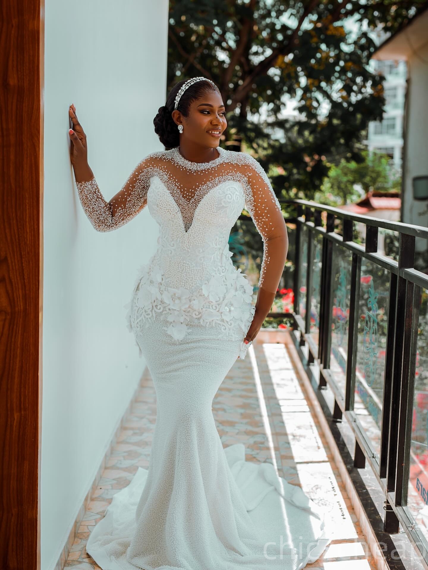 2025 Aso Ebi Plus Size Ivory Mermaid Wedding Dress Lace Flowers Sequined Beaded Detachable Train Vintage Bridal Gowns Dresses robe de mariee ZHJ0452