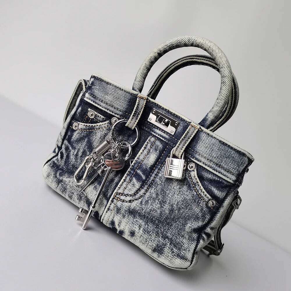 Jeans 2025 new classic lock design old washing denim toe bag fashion vintage street trend motorcycle style women handbag