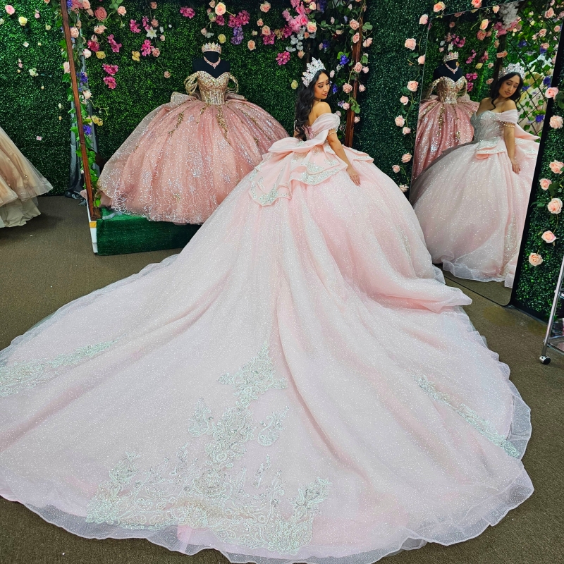 Light Pink Shiny Quinceanera Dresses Off The Shoulder Sequin Applique Lace Bow Beading Crystal Tull Party Birthday Sweet 16 Dress Vestidos 15 De Anos