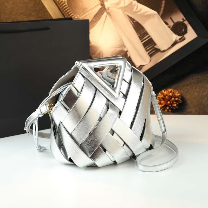 Luxury designer's new vegetable basket bucket leather handbag woven hollow women's fashionable shoulder crossbody bag