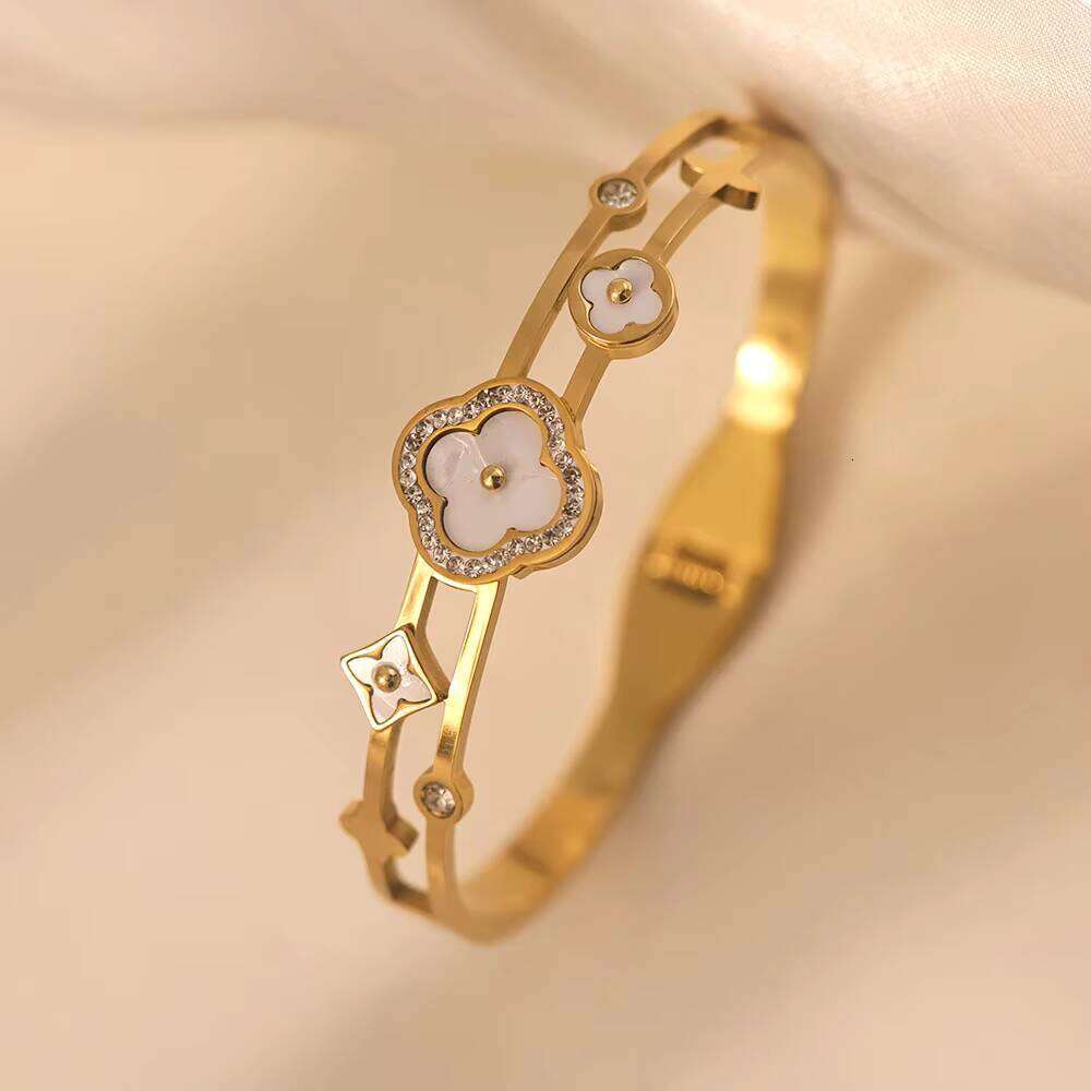 Fashionable High-End Non-Fading Women's Electroplated Gold Shell sterling silver Bracelet