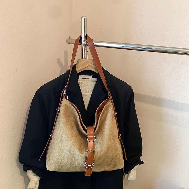 2025 casual women's simple shoulder bag new sports niche design fashionable daily work commuting versatile durable women's multifunctional h