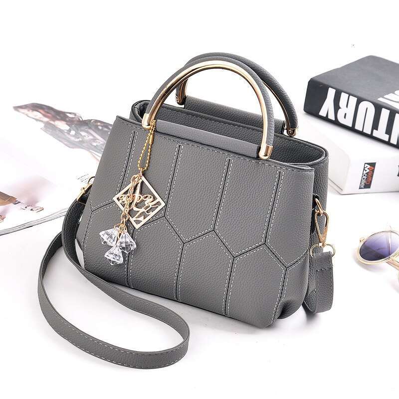New Single Shoulder Diagonal Straddle Bag Versatile Women's Handbag