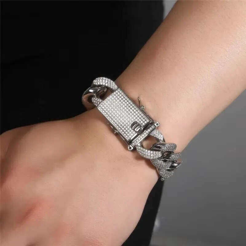 DHCollections 18MM Iced Out Cuban Link Chain Necklace Gold & Sier 7-22 Inch Brass Hip Hop Jewellery for Men