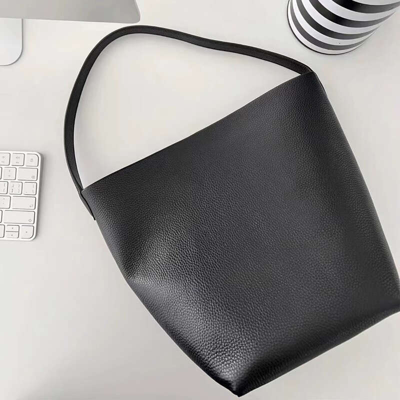designer bag Luxury bag Genuine Leather Large Capacity Bucket New Trend Popular Top Layer Cowhide Niche Single Shoulder Commuter Bag for Women