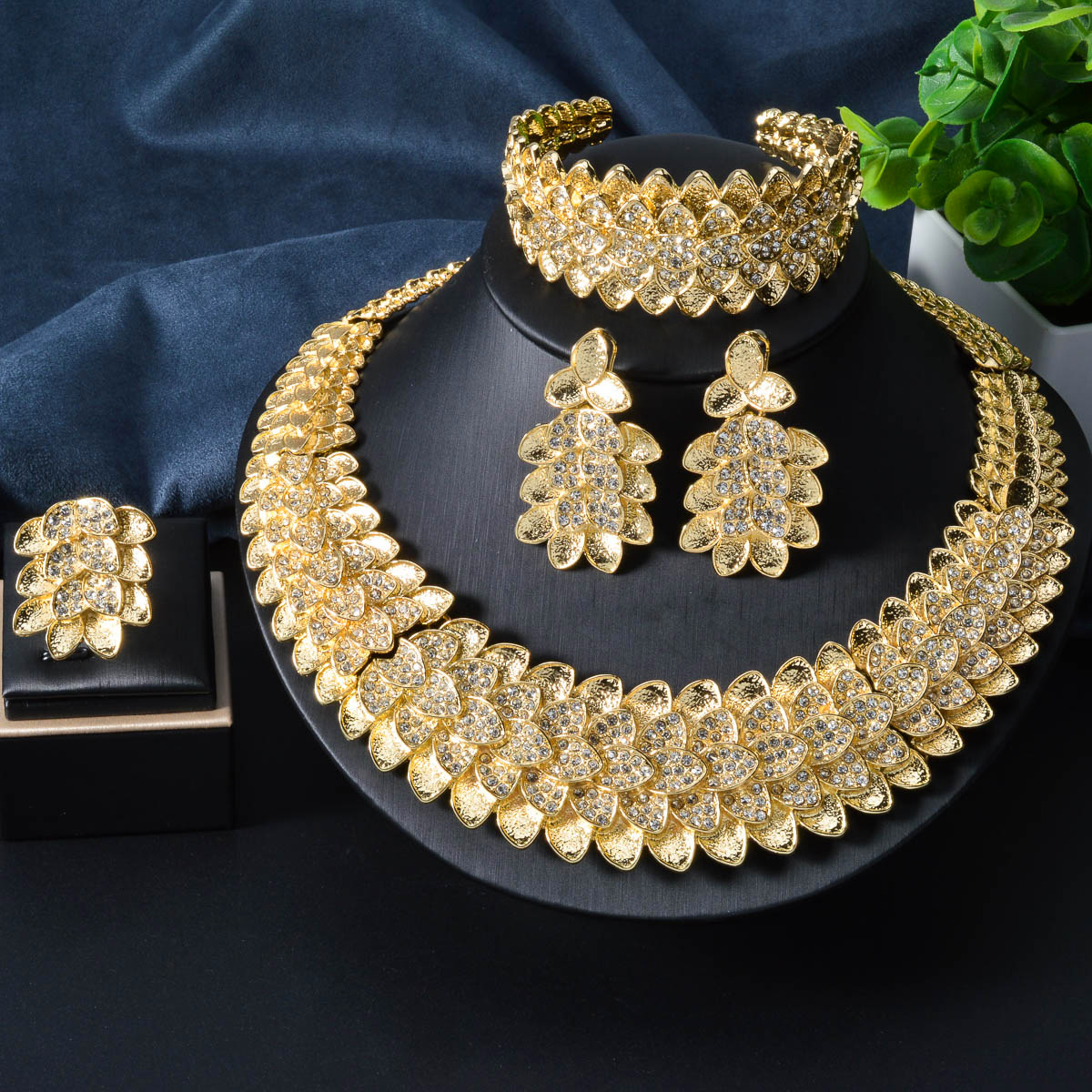 Jewelry 5-Piece 18K Gold Leaf Multi-Layered Full-Diamond Jewelry Set for Middle Eastern Banquets - Necklace, Bracelet, Earrings, Ring | Unique Jewelry