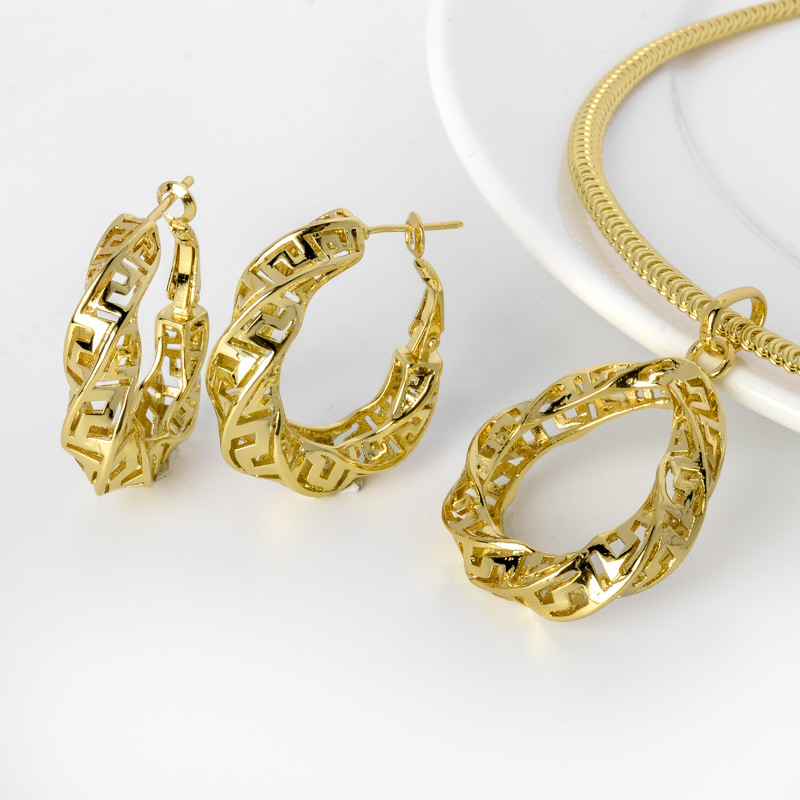 Jewelry Hollow-out Mesh Retro Jewelry Set - Elegant Pendant Necklace and Earrings 2-Piece Set, Suitable for Brides, Weddings, Daily Wear and Parties