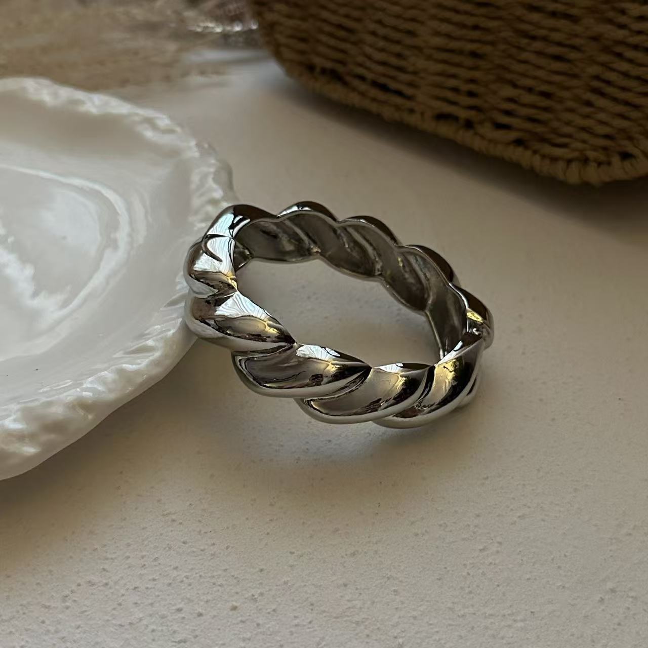 Metal Shiny Spiral Pattern Open Heavy Craft Simple Bracelet High-end Niche Jewelry for Women