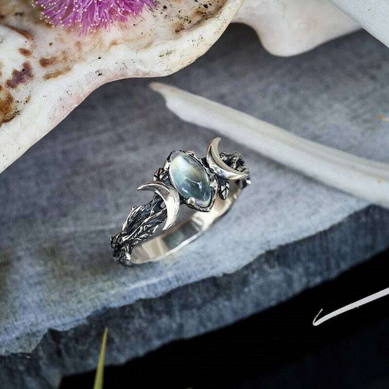 New Ethnic Style Moonstone for Woman Bohemian Retro Crescent Ring Simple Female Engagement Jewelry Wedding Wholesale