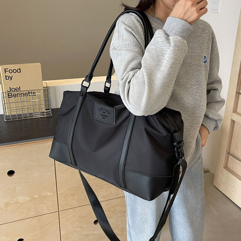 Designer 2025 new leisure travel bag, large capacity hand-held crossbody bag