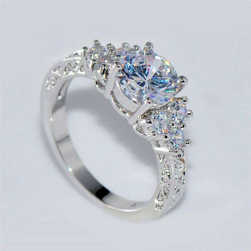 Exquisite Sier Color Engagement Rings for Women Fashion White Zircon Stones Ring Anniversary Bridal Wedding Jewelry