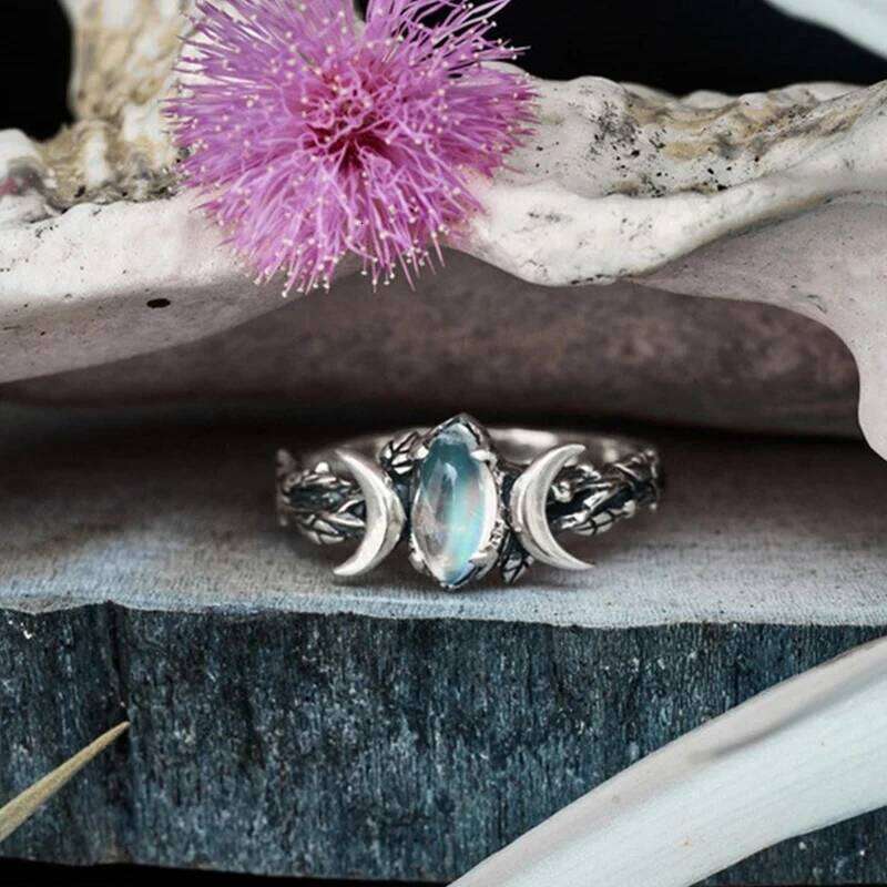 New Ethnic Style Moonstone for Woman Bohemian Retro Crescent Ring Simple Female Engagement Jewelry Wedding Wholesale