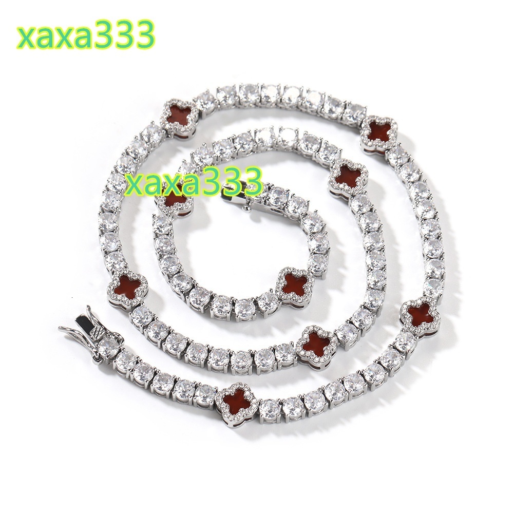 New Fashionable Women's Exquisite Elegant Collarbone Necklace Four-Leaf Clover Moissanite Tennis Necklace