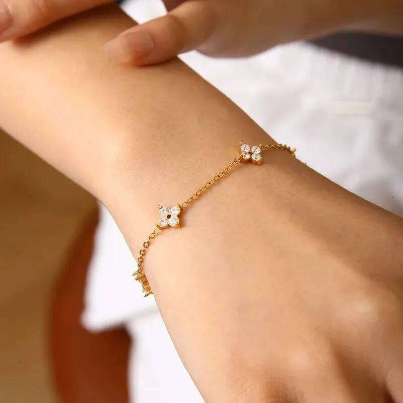 Sier Plated Cubic Zirconia Four Leaf Clover Charm Bracelet for Women Girls Adjustable Chain Link Jewelry Gift