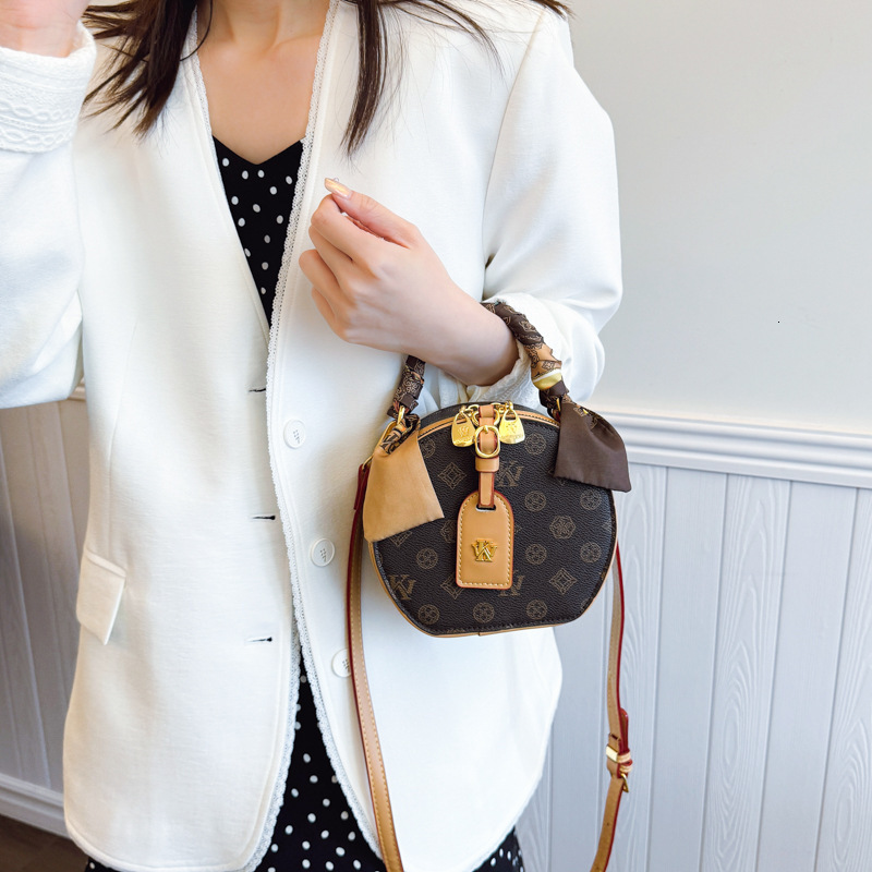 Luxury Brand Designer Bag High-End Bag For Women 2025 New Luxury Printed Retro Small Round Bag Versatile Elegant Fashion Single Shoulder Crossbody Bag