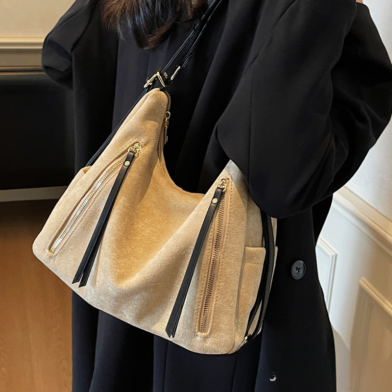 Designer Retro Women's Commuter Handbag 2025 New Autumn/Winter Single Shoulder Crossbody Bag Leisure Multi functional Backpack
