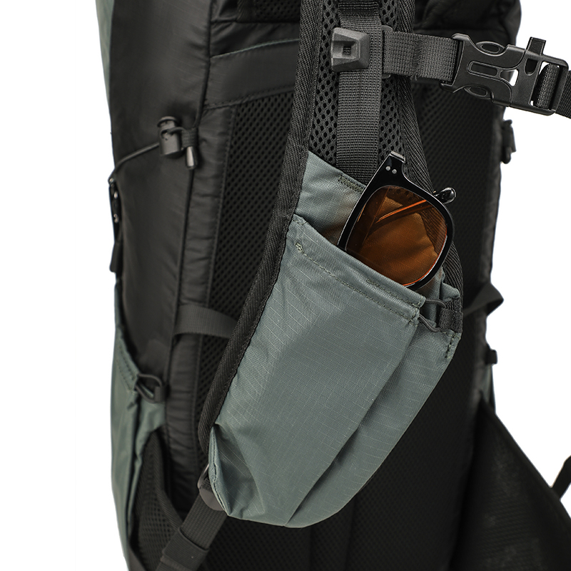 Sewafox Hiking Backpack Lightweight Waterproof Backpack for Men and Women Suitable for Mountaineering Travel Outdoor 22L Olive Green and Glacier Gray