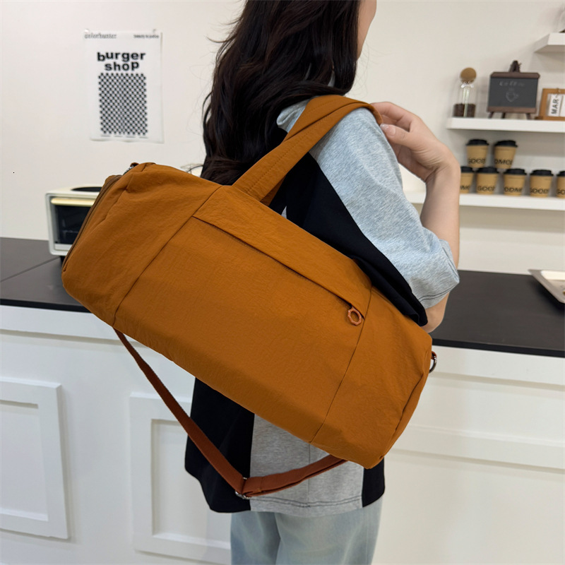 2025 New Designer Leisure Outdoor Handheld Travel Bag Fashion Multi functional Waterproof Fitness Yoga Bag