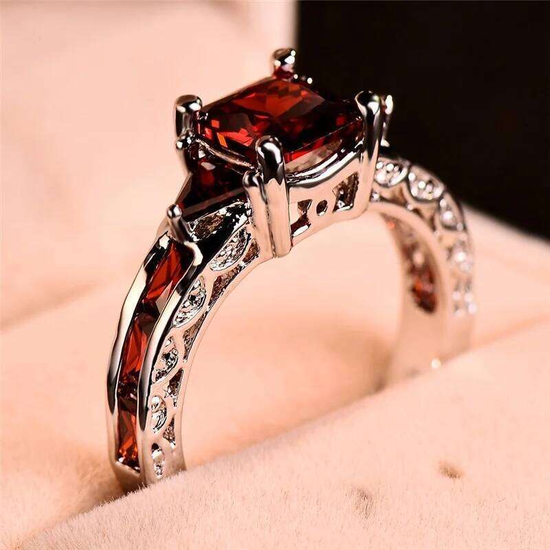 Fashion Elegant Sier Color Princess Square Cut Red Stone Engagement Wedding Rings for Women Jewelry Gift