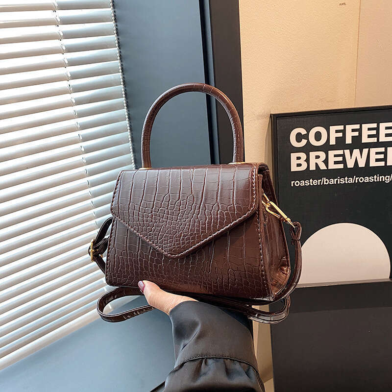 Women's 2025 New Crossbody Niche Handbag Small Square Elegant Versatile Fashion Single Shoulder Crocodile Pattern Baguette Bag