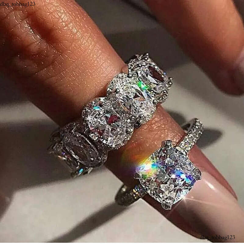 2024 Choucong Brand Designer Wedding Rings Jewelry Sterling Sier Oval Cut White Topaz Moissanite Dia Party Eternity Women Couple Bridal Ring Set