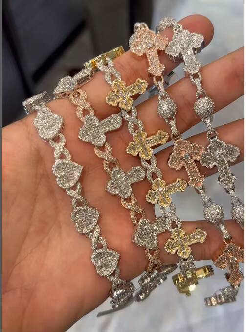 Customized three-tone 925 silver hip-hop jewelry; ice cube shiny 5A moissanite cross pendant X-shaped Cuban chain, suitable for all