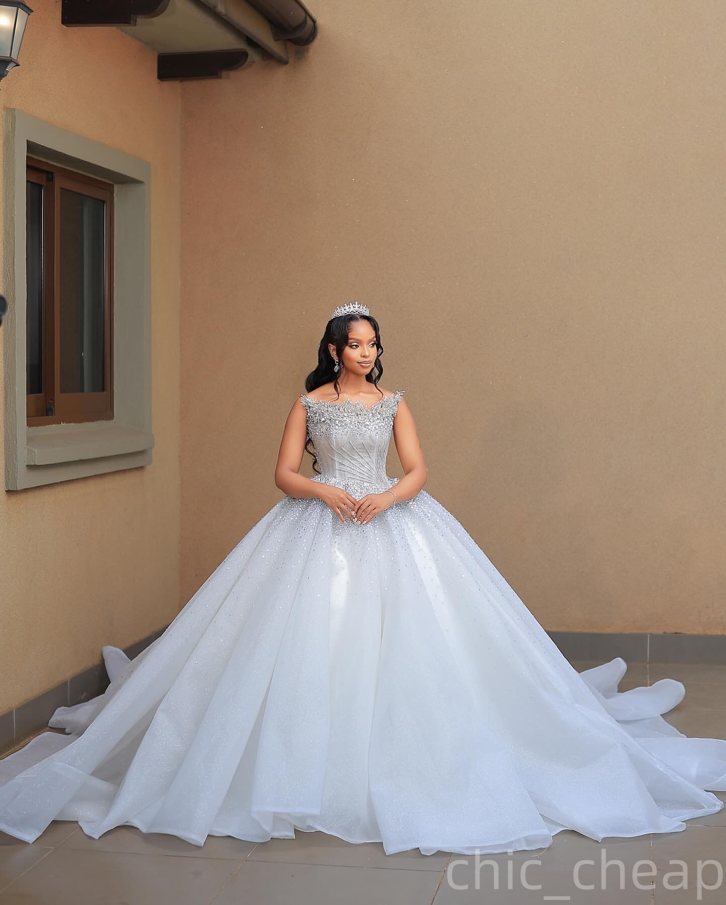 2025 Aso Ebi Plus Size Ivory Ball Gown Wedding Dress Crystals Beaded Strapless Sequined Tulle Bridal Gowns Dresses robe de mariee ZHJ045
