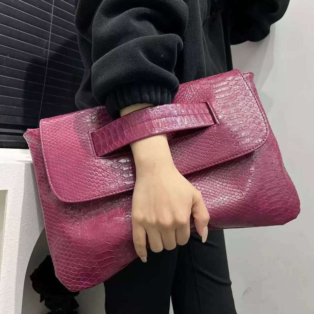 Ladies' fashionable retro coarse snake pattern handbag with high capacity and detachable strap shoulder bag