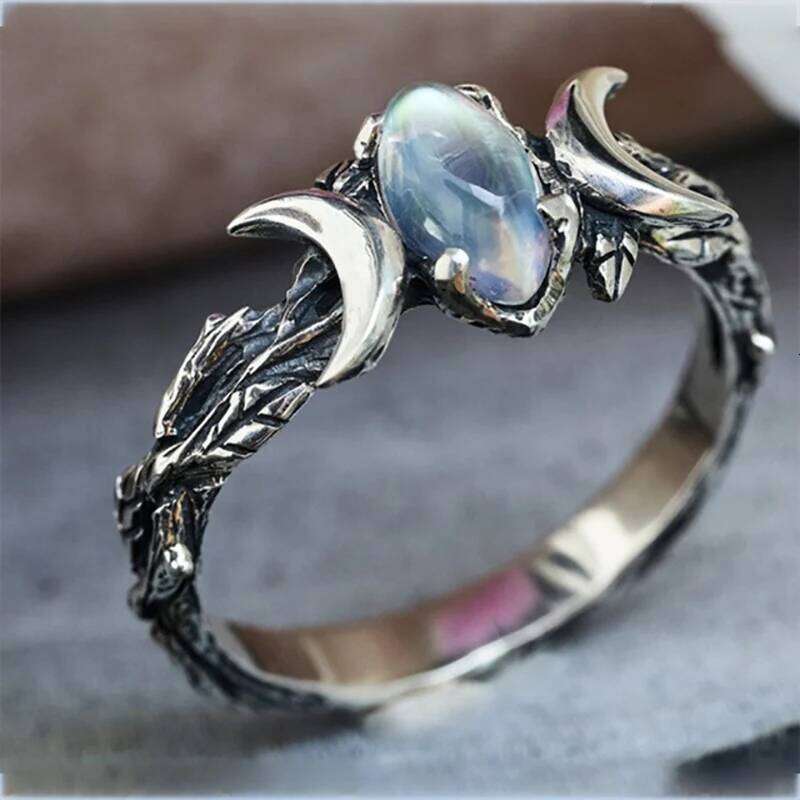 New Ethnic Style Moonstone for Woman Bohemian Retro Crescent Ring Simple Female Engagement Jewelry Wedding Wholesale