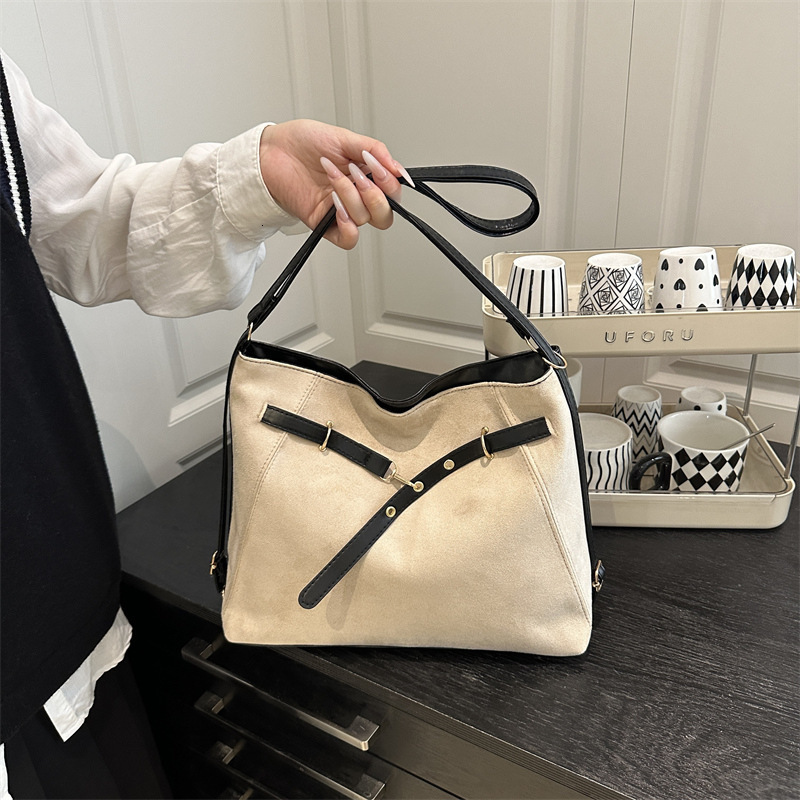 Designer Fashion Large Capacity Handbag 2025 New Multi functional Backpack Simple Casual Shoulder Bag