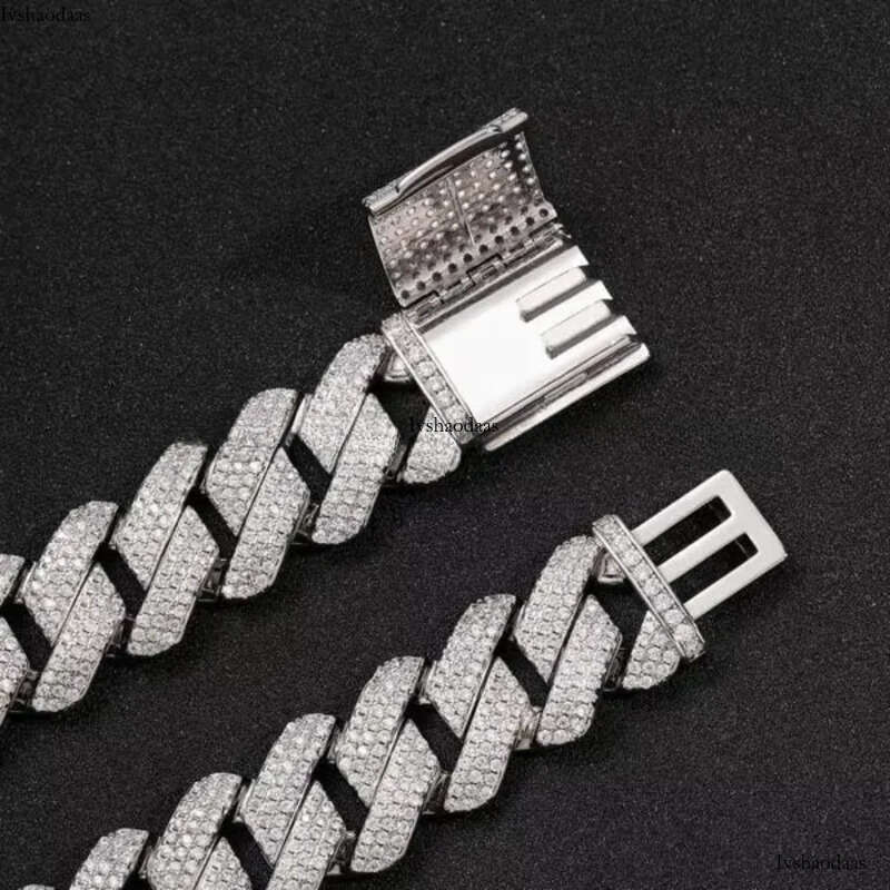 Customized 18 Mm Jewelry Bust Down Moissanite Dias Cuban Link Chain