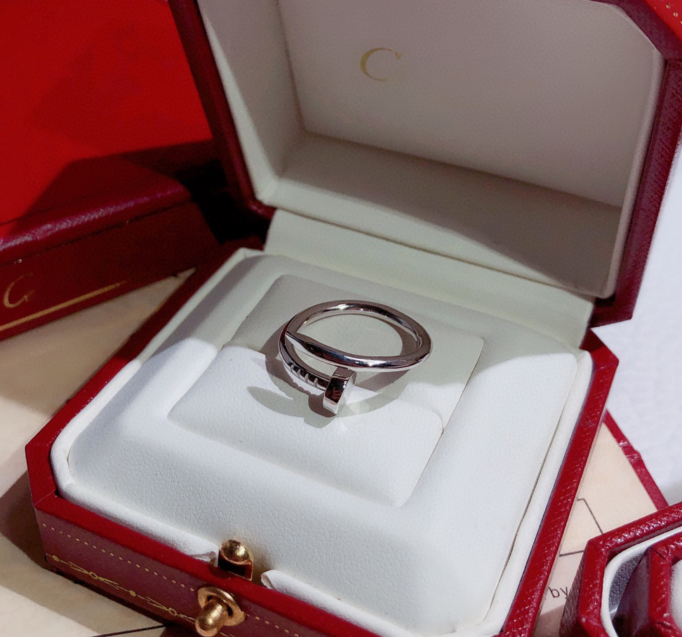 Designer rings luxury rings for men and women classic diamond style fashionable and versatile unisex rings come in original gift box suitable for gifts