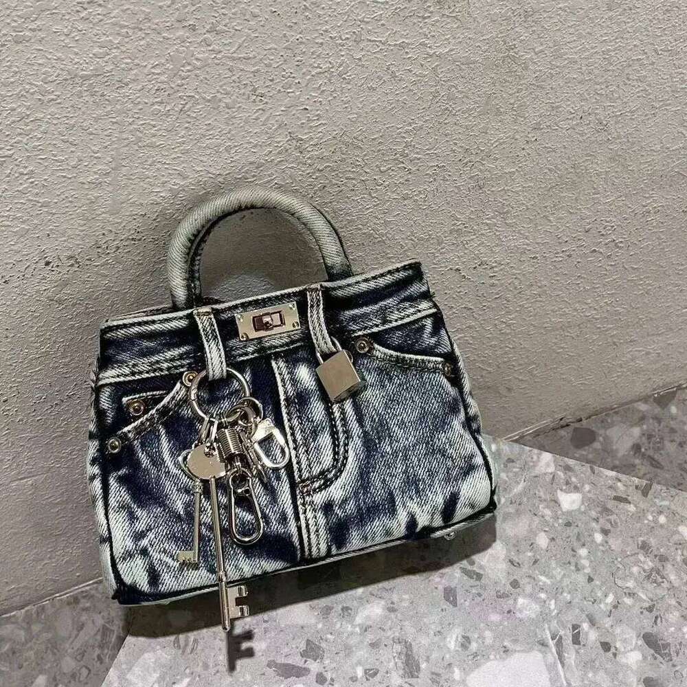 Jeans 2025 new classic lock design old washing denim toe bag fashion vintage street trend motorcycle style women handbag