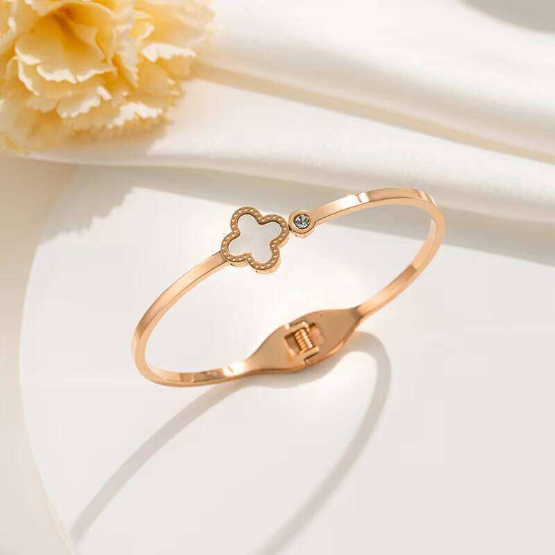 Clover Roman Numerals Waterproof moissanite chain Pvd sterling silver Gold Plated Fashion Jewelry Bracelet Women's Bangle