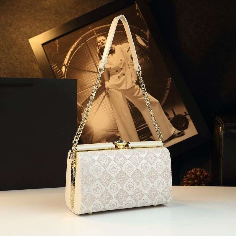 Luxury bag New Fashion Clip Underarm Niche Design Baguette Exquisite Light Genuine Leather Single Shoulder Crossbody Bag for Women