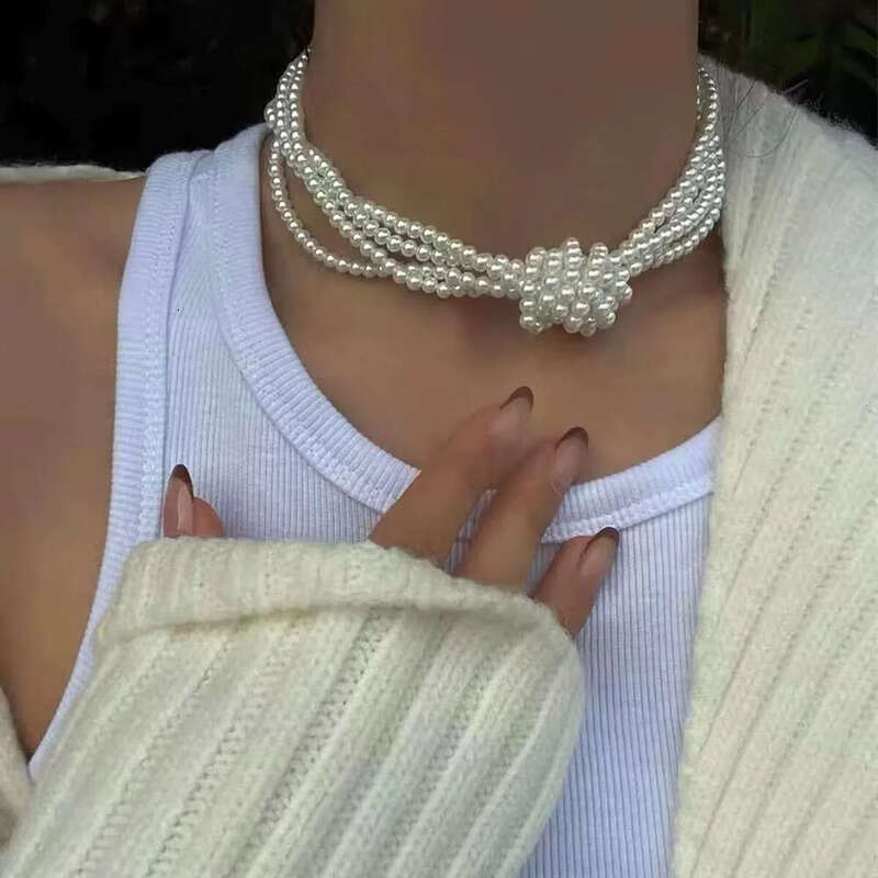 DHCollections Knot simple bead necklace, collar pearl necklace
