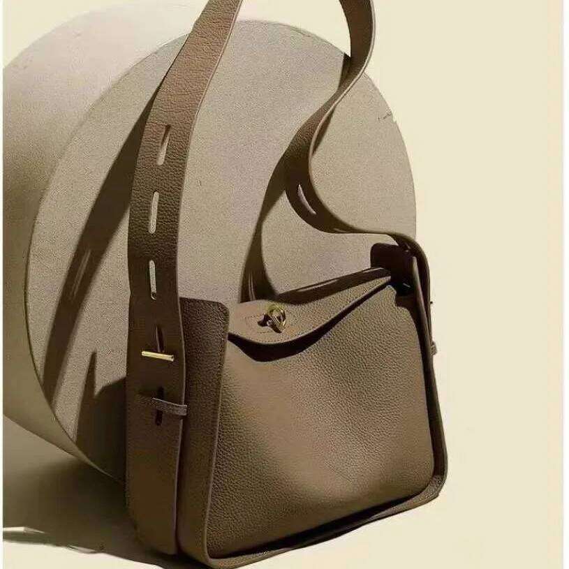 New Niche Designer Crossbody Armpit Head Layer Cowhide Leather Ladies Wide Shoulder Strap Large Capacity Bag