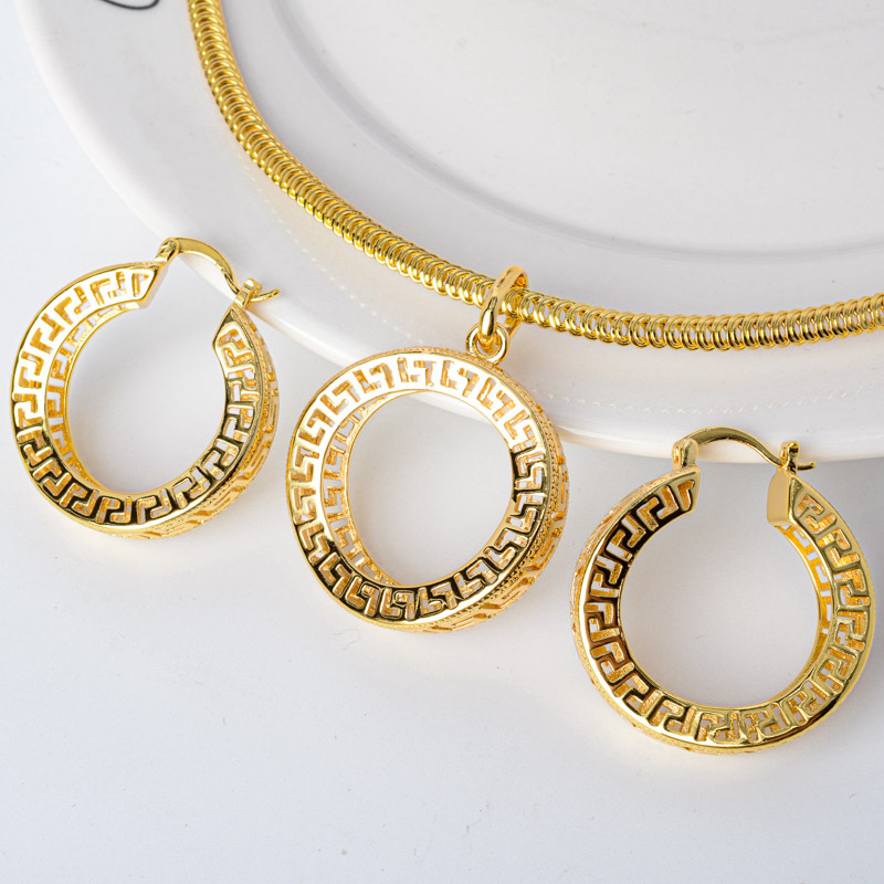 Jewelry Hollow-out Mesh Retro Jewelry Set - Elegant Pendant Necklace and Earrings 2-Piece Set, Suitable for Brides, Weddings, Daily Wear and Parties