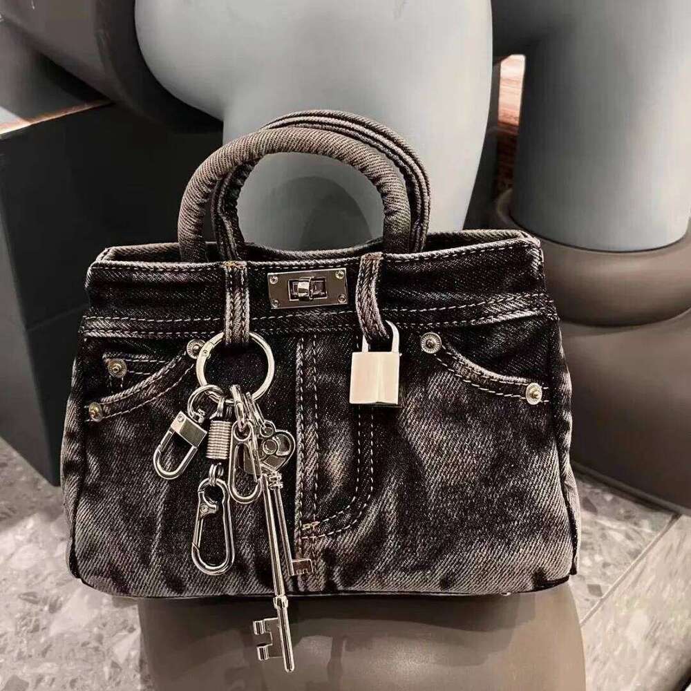 Jeans 2025 new classic lock design old washing denim toe bag fashion vintage street trend motorcycle style women handbag