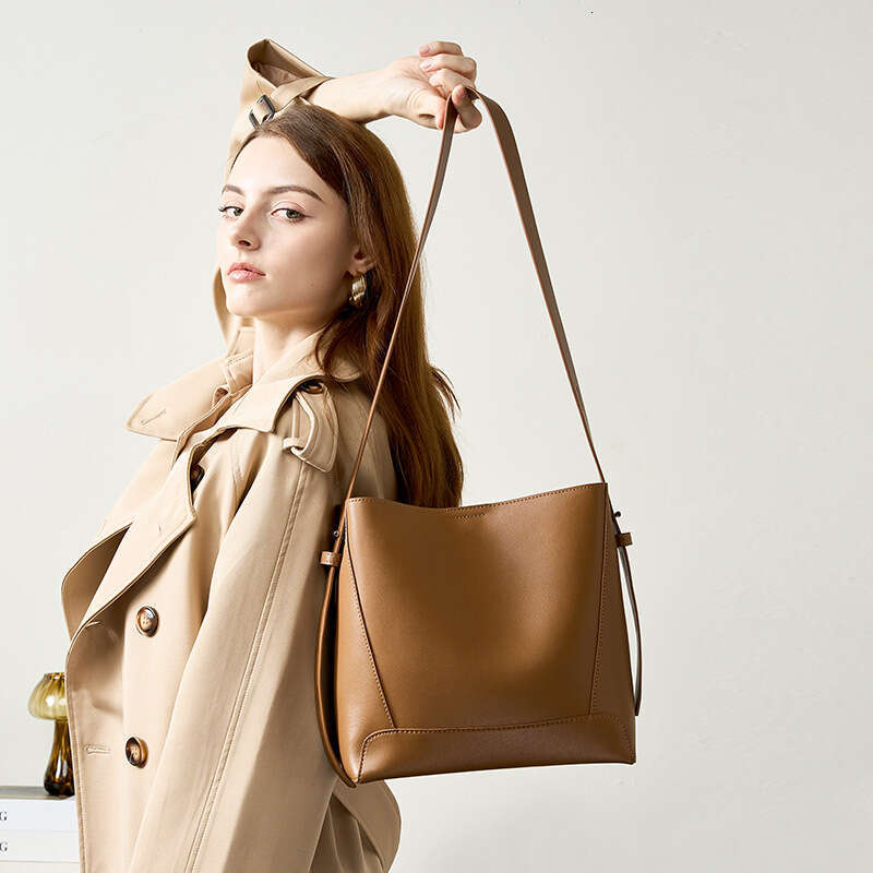 designer bag Luxury bag Women's Hot Sale New Large Capacity Crossbody Versatile Genuine Leather Shoulder High-end Commuter Bucket Bag