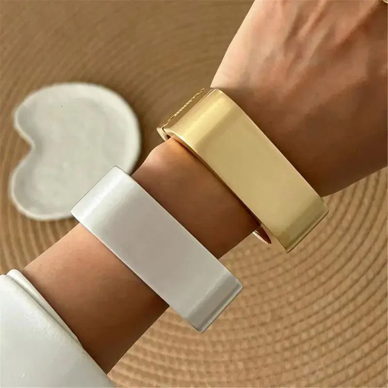Polished Gold or Silver Tone Wide Bangle Geometric Lightweight Cuff Bracelet For Fashion Forward Women H8WF 250930