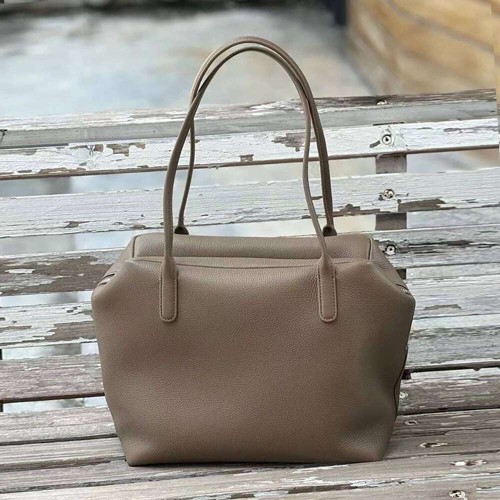 Designer Bags XHTY Genuine Leather Shoulder Underarm Women Soft Large Capacity Bowling Bag Simple Fashion Top Layer Cowhide New Model Hot Selling