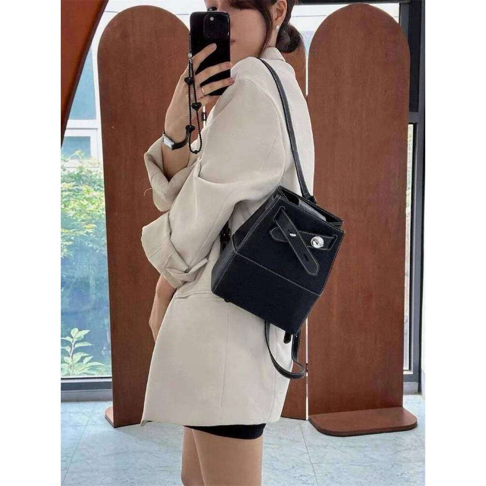 Designer Bags Modern Neutral Metal Commuter Handbag Versatile Bloggers Bag Small Size Artificial Leather Hot Selling